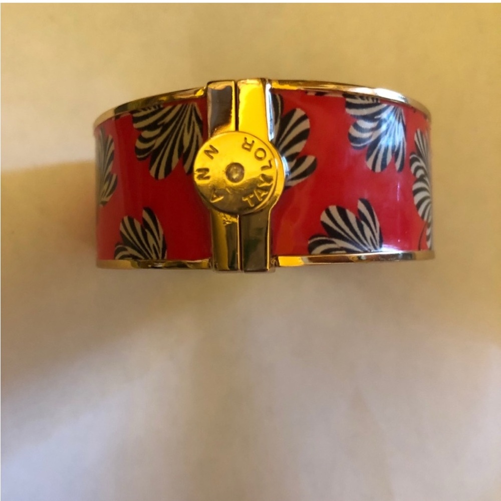 Ann Taylor, beautiful color bracelet very eye catching